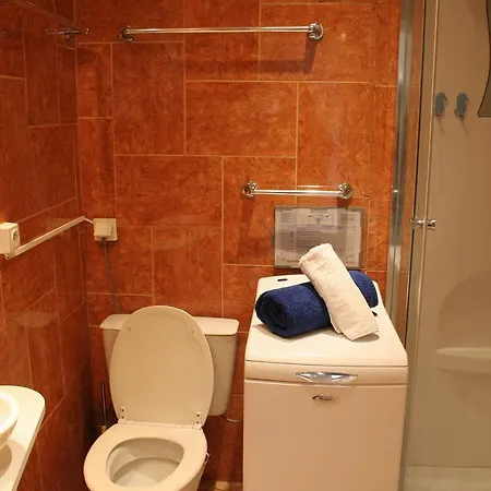 Thira Apartment *