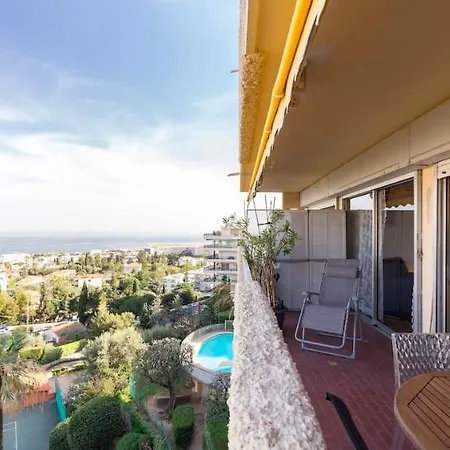 Thira Apartment