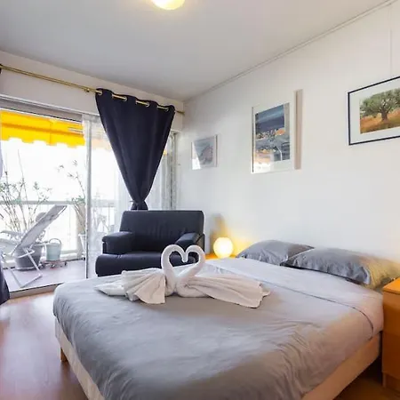 Thira Apartment Nice